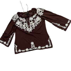 Lauren Michelle M stretch brown 3/4 sleeve appliqué top with  shimmery thread